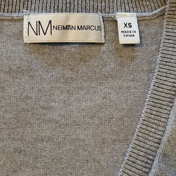 Neiman Marcus V-neck Sweater Ladies XS - Picture 5 of 5